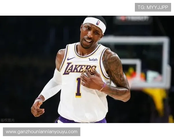 斯图尔特手感冰冷九投仅一中三分命中率低迷全场正负值垫底